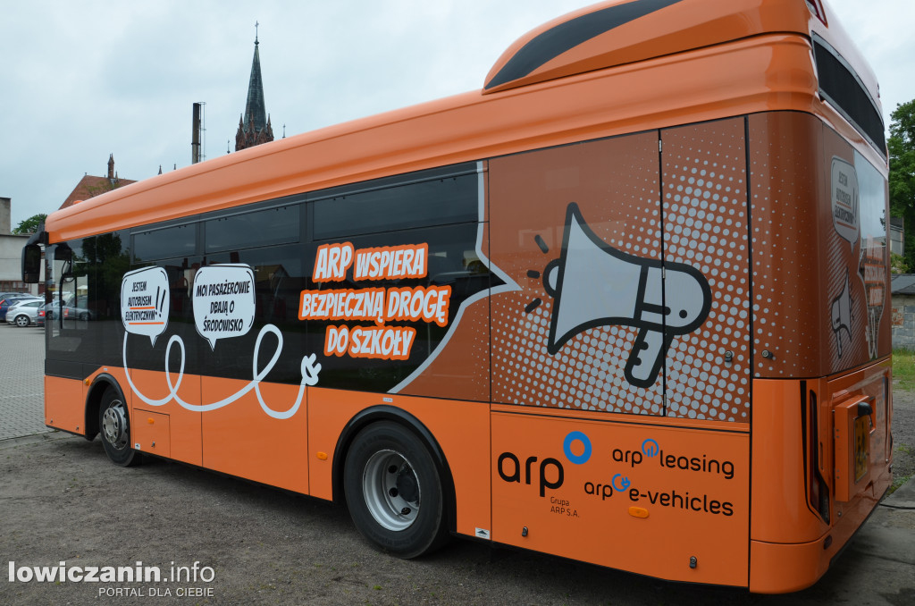 Prezentacja autobusu elektrycznego w gminie Zduny.