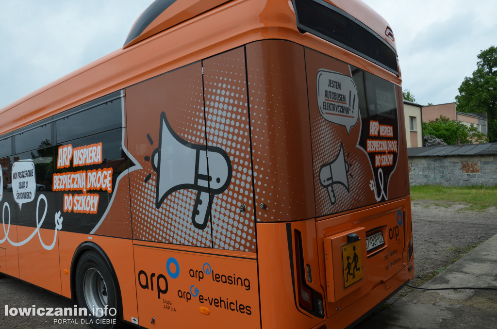 Prezentacja autobusu elektrycznego w gminie Zduny.