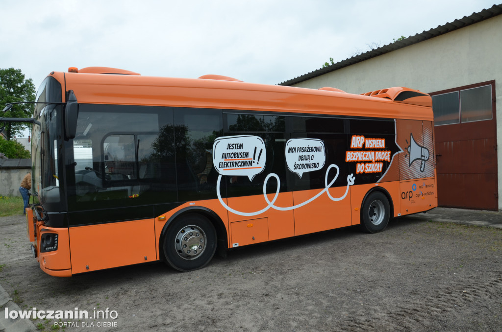 Prezentacja autobusu elektrycznego w gminie Zduny.