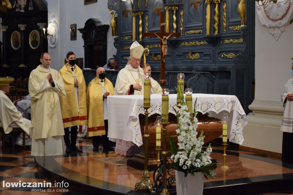 Święcenia kapłańskie w katedrze w Łowiczu