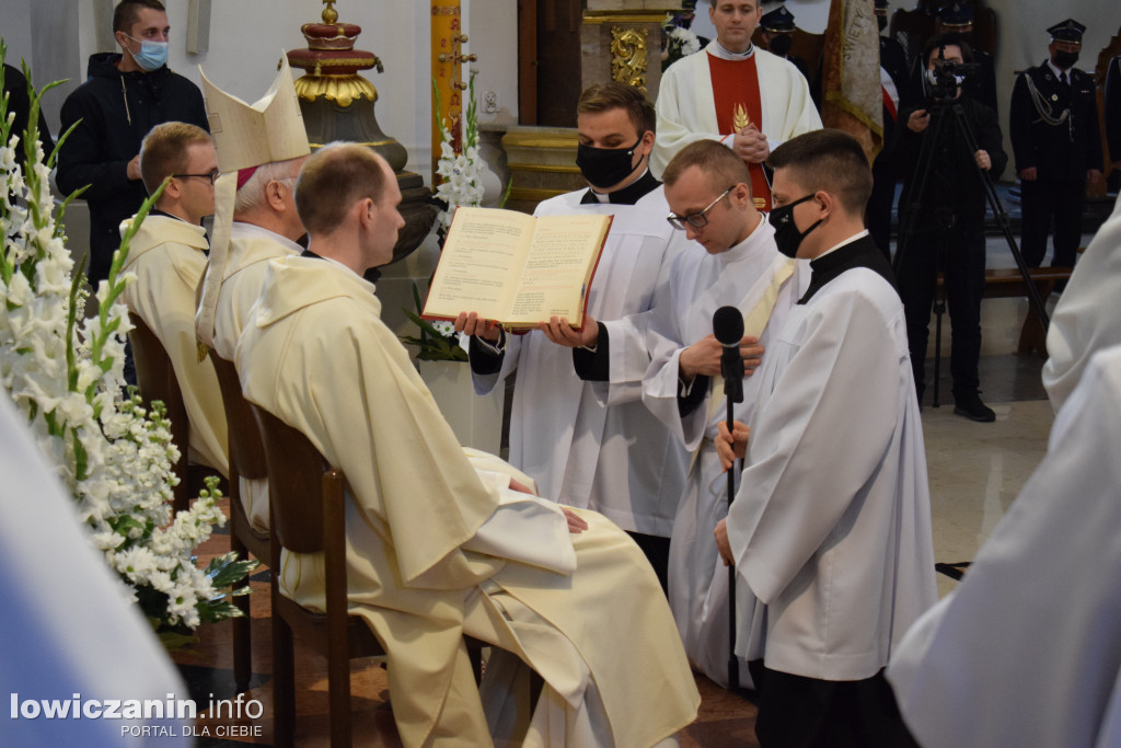 Święcenia kapłańskie w katedrze w Łowiczu