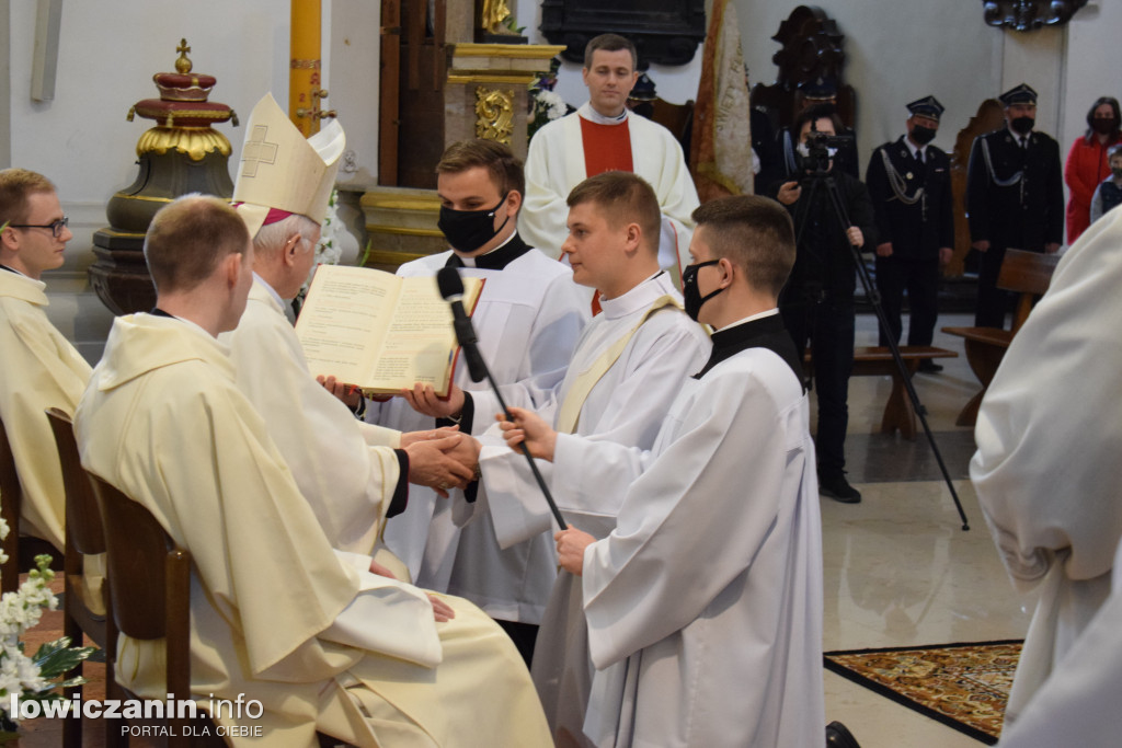 Święcenia kapłańskie w katedrze w Łowiczu