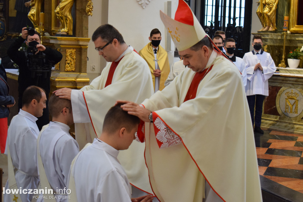Święcenia kapłańskie w katedrze w Łowiczu