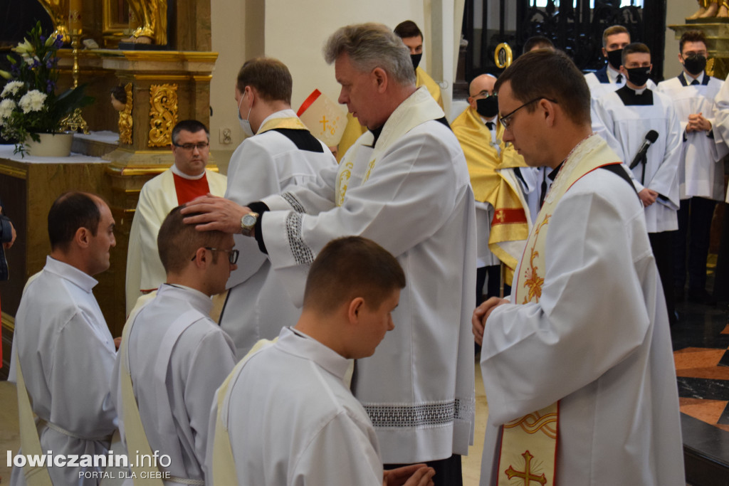Święcenia kapłańskie w katedrze w Łowiczu