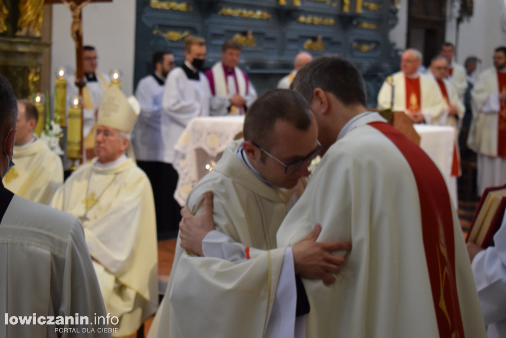 Święcenia kapłańskie w katedrze w Łowiczu