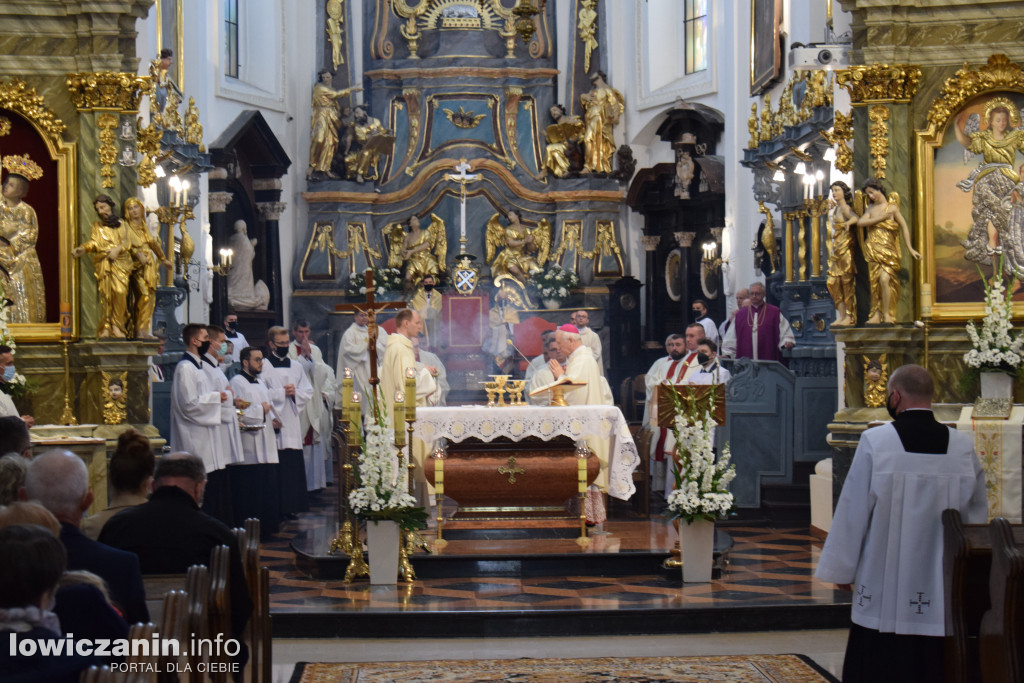 Święcenia kapłańskie w katedrze w Łowiczu