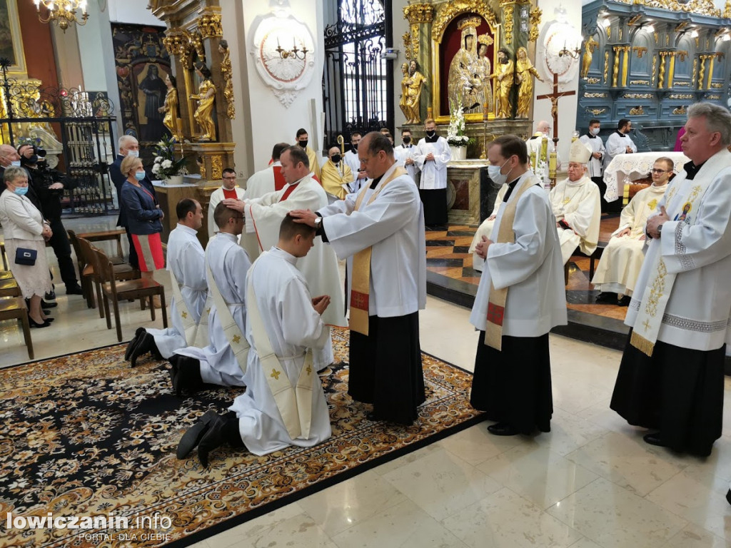 Święcenia kapłańskie w katedrze w Łowiczu