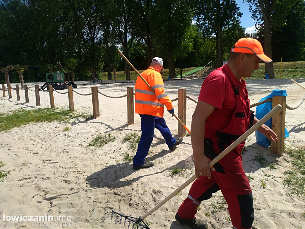 Na plażę nad Bzurą wróciły palmy!