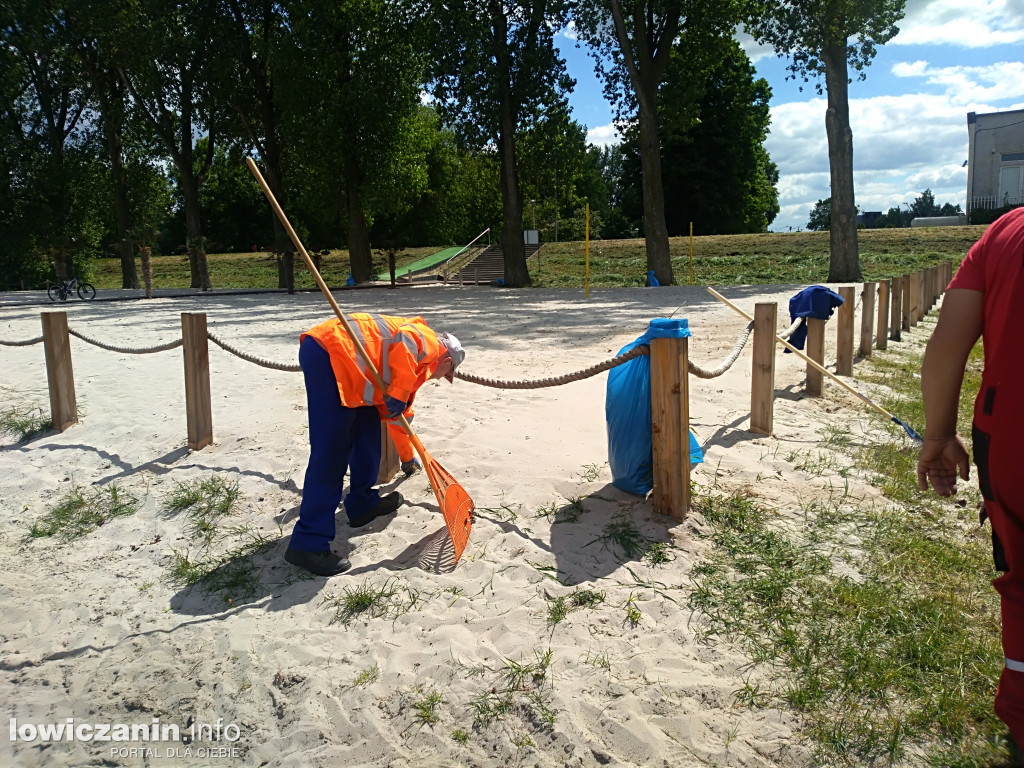 Na plażę nad Bzurą wróciły palmy!