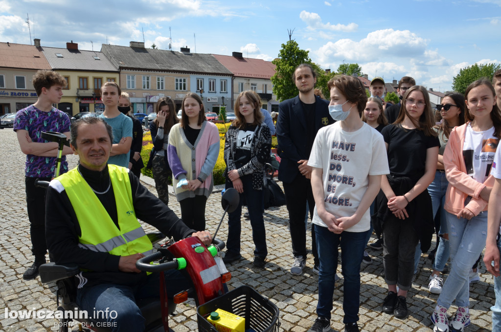 Zabawy matematyczne na trójkątnym rynku w Łowiczu
