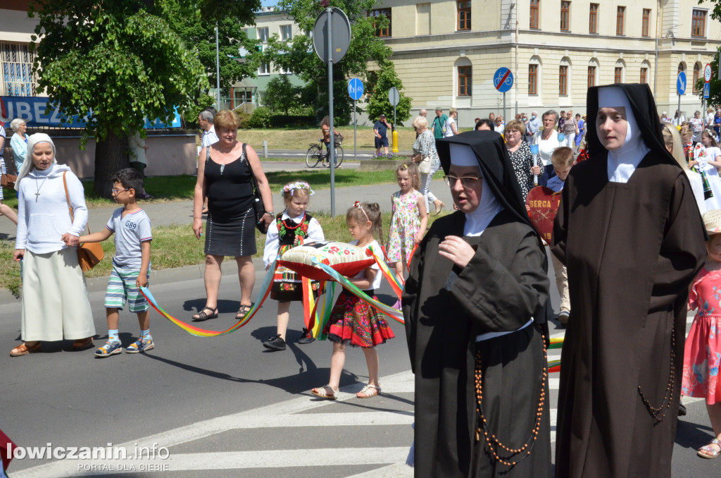 Dwie procesje eucharystyczne przeszły przez Łowicz