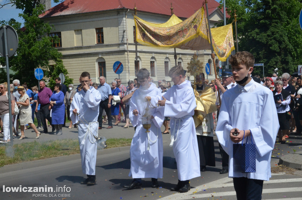 Dwie procesje eucharystyczne przeszły przez Łowicz