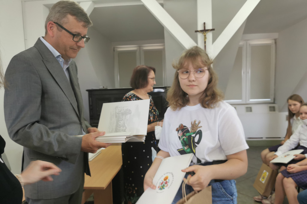Pijarska nagrodziła za czytanie książek