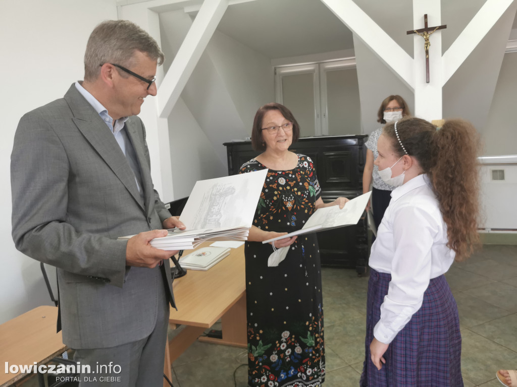 Pijarska nagrodziła za czytanie książek