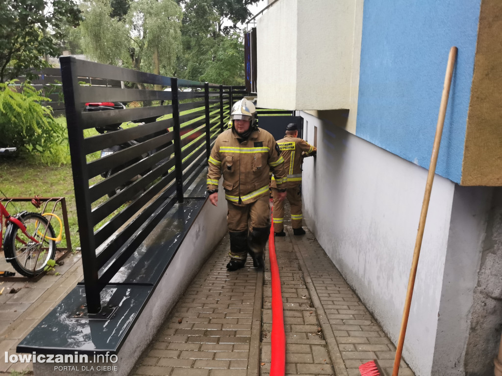 Strażacy usuwają skutki ulewy