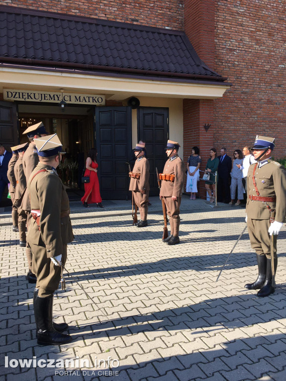 Dziesiątacy na ceremonii ślubnej kolegi