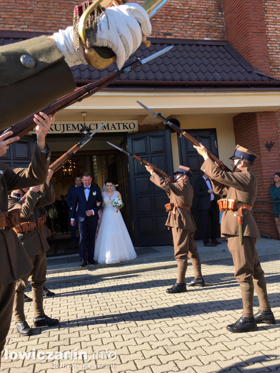 Dziesiątacy na ceremonii ślubnej kolegi