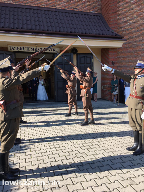 Dziesiątacy na ceremonii ślubnej kolegi