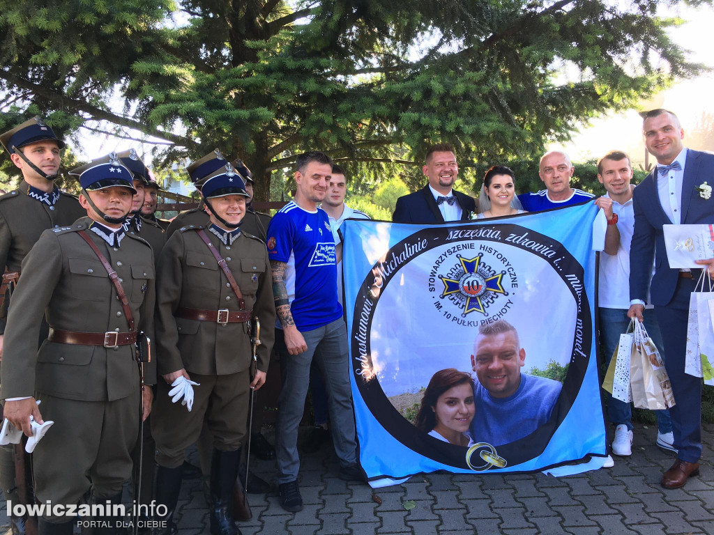 Dziesiątacy na ceremonii ślubnej kolegi