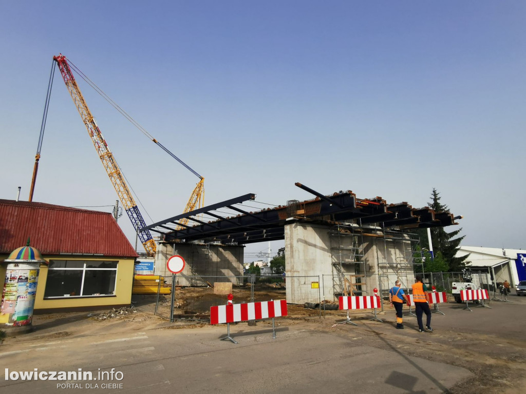 Jak postępuje budowa wiaduktu przy dworcu