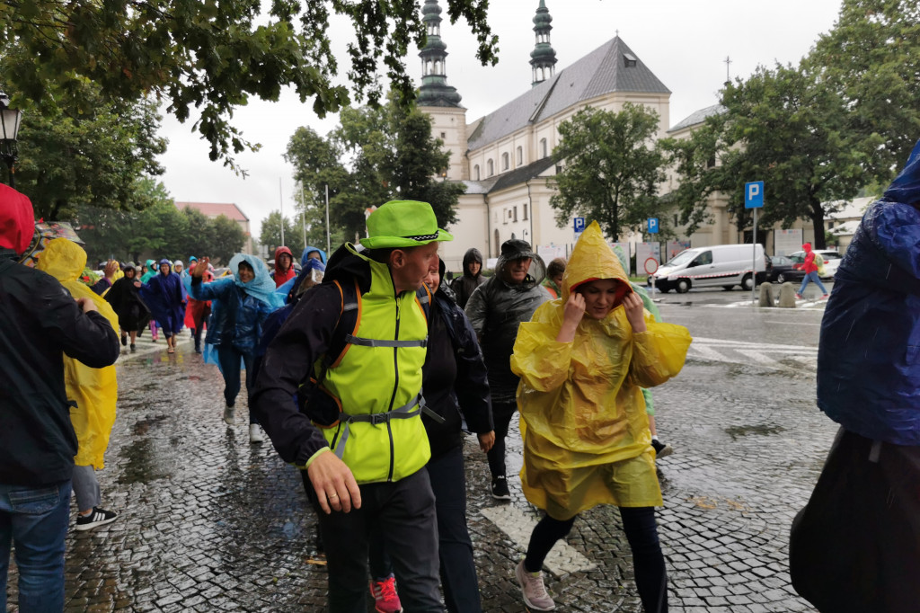 Wyjście pielgrzymki z Łowicza