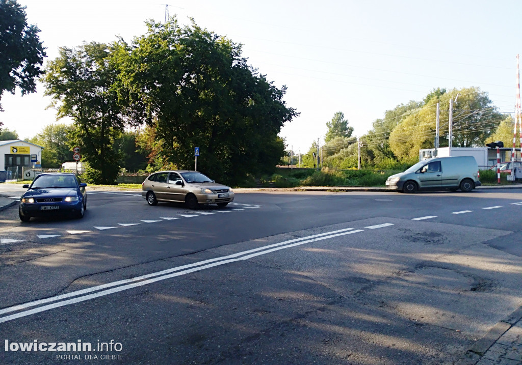 Przejazd ul. Nadbzurzańską i Chełmońskiego