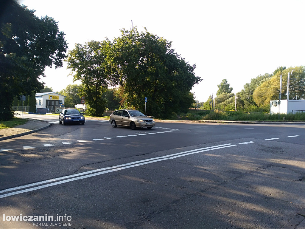 Przejazd ul. Nadbzurzańską i Chełmońskiego