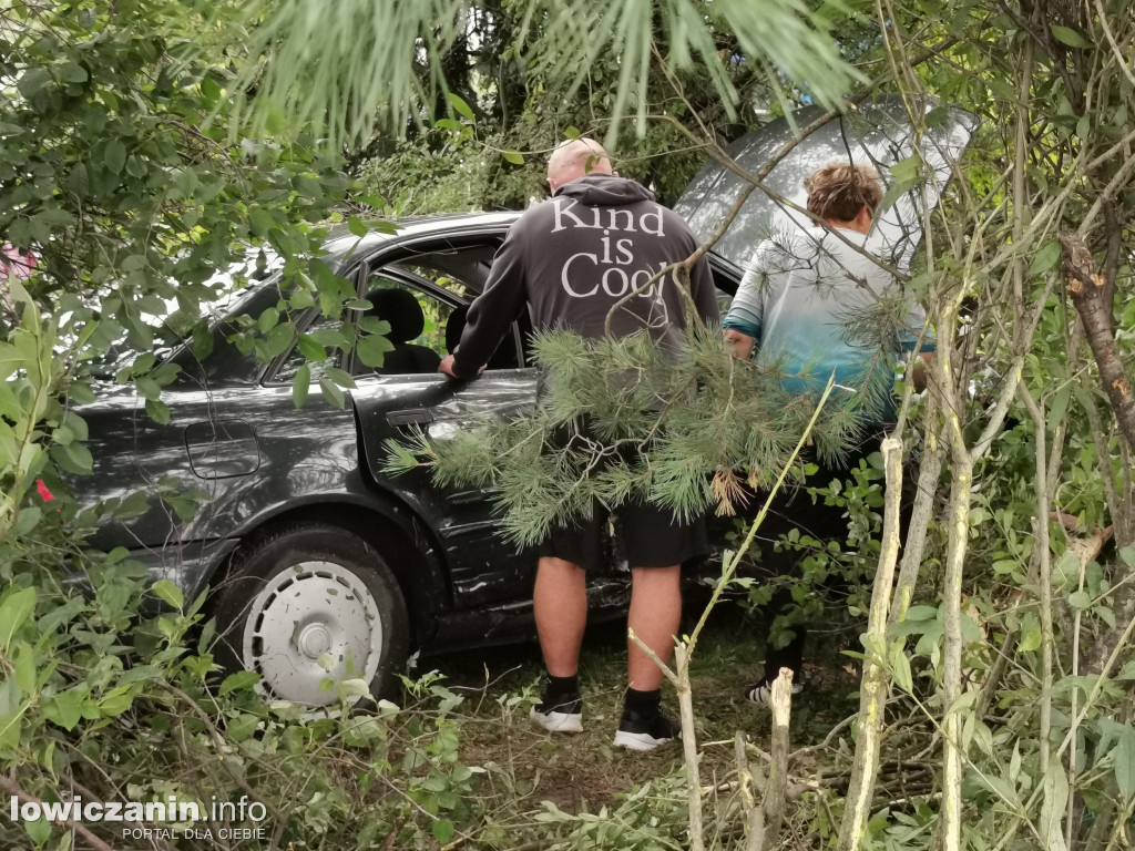 Audi wjechało do ogrodu przy ul. Małszyce