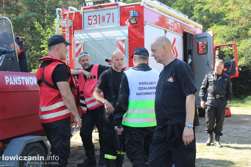 25 zastępów straży na Guźni