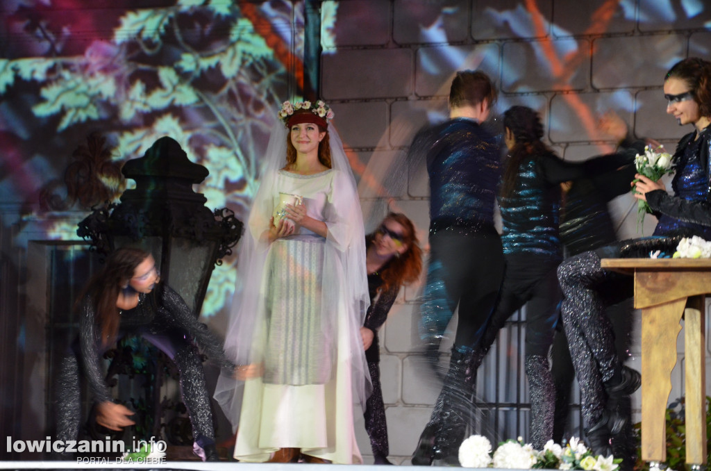 Opera Goplana przed pałacem w Nieborowie