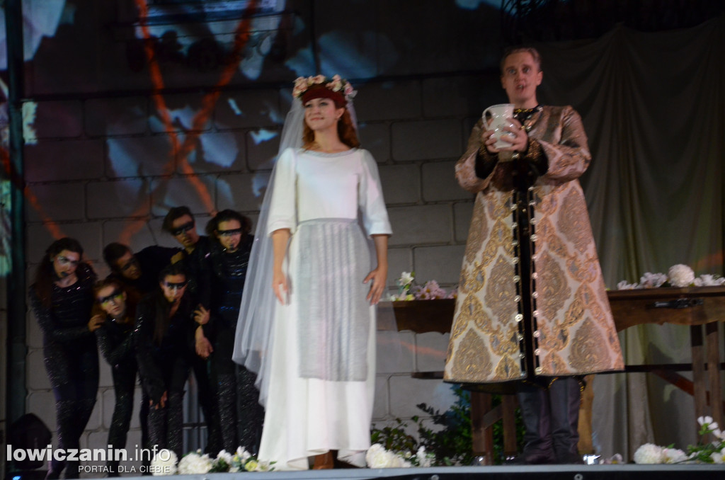 Opera Goplana przed pałacem w Nieborowie