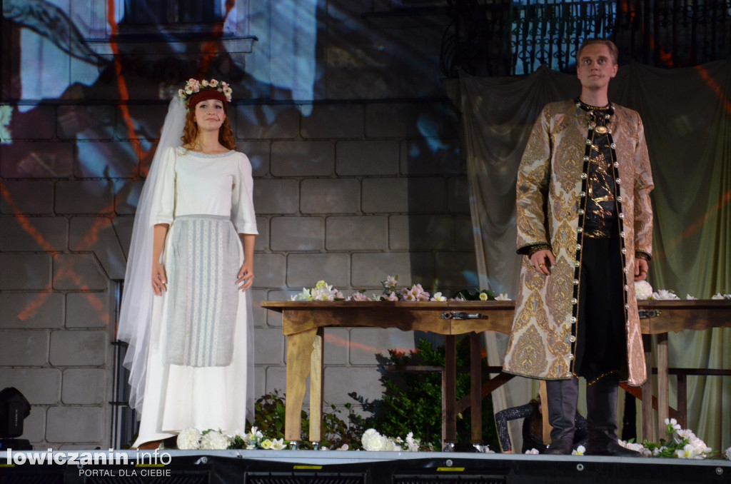 Opera Goplana przed pałacem w Nieborowie