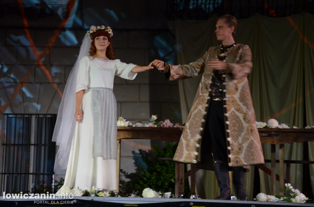 Opera Goplana przed pałacem w Nieborowie
