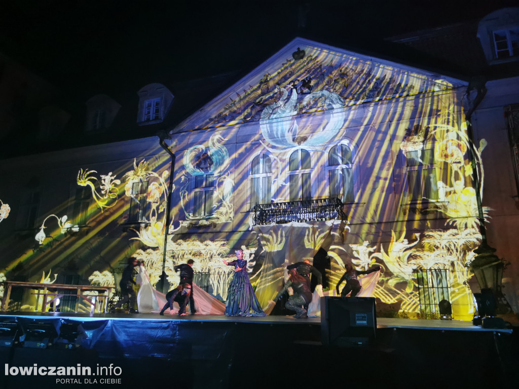 Opera Goplana przed pałacem w Nieborowie