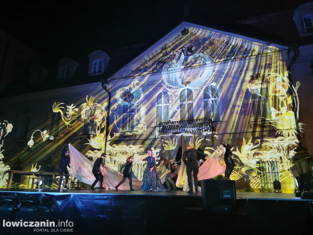 Opera Goplana przed pałacem w Nieborowie