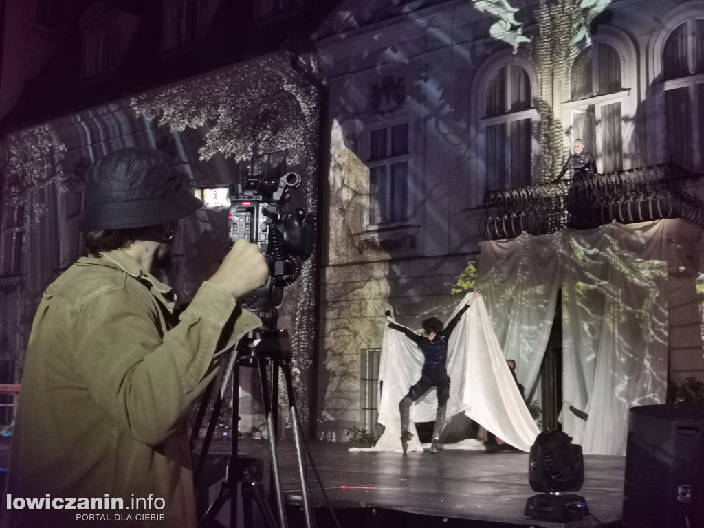 Opera Goplana przed pałacem w Nieborowie