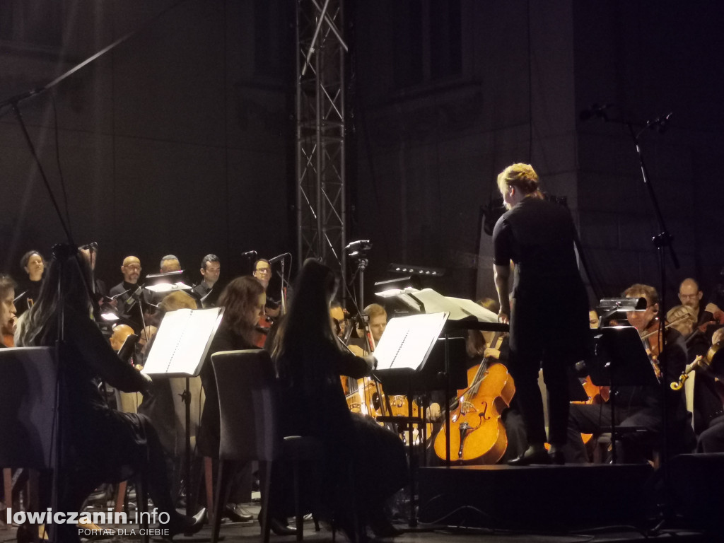 Opera Goplana przed pałacem w Nieborowie