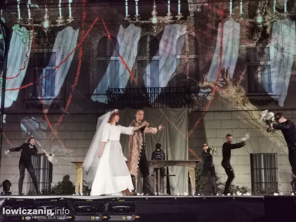 Opera Goplana przed pałacem w Nieborowie