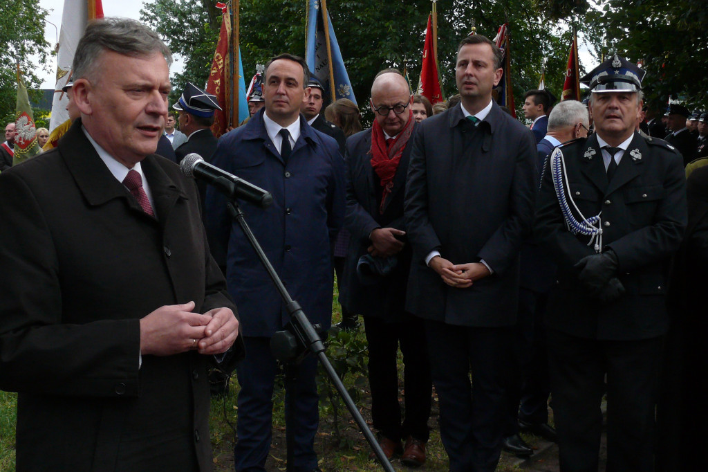 Główni politycy PSL na odsłonięciu pomnika Witosa