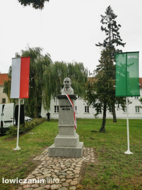 Główni politycy PSL na odsłonięciu pomnika Witosa
