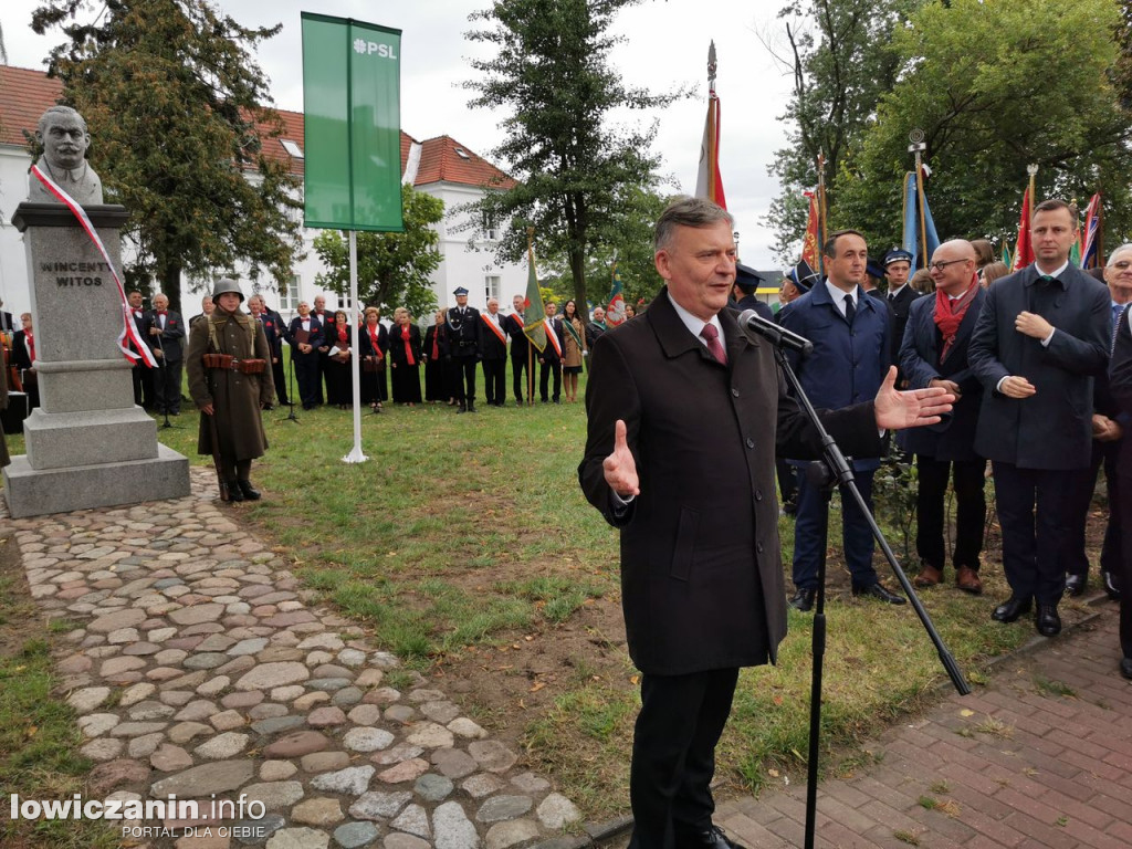 Główni politycy PSL na odsłonięciu pomnika Witosa