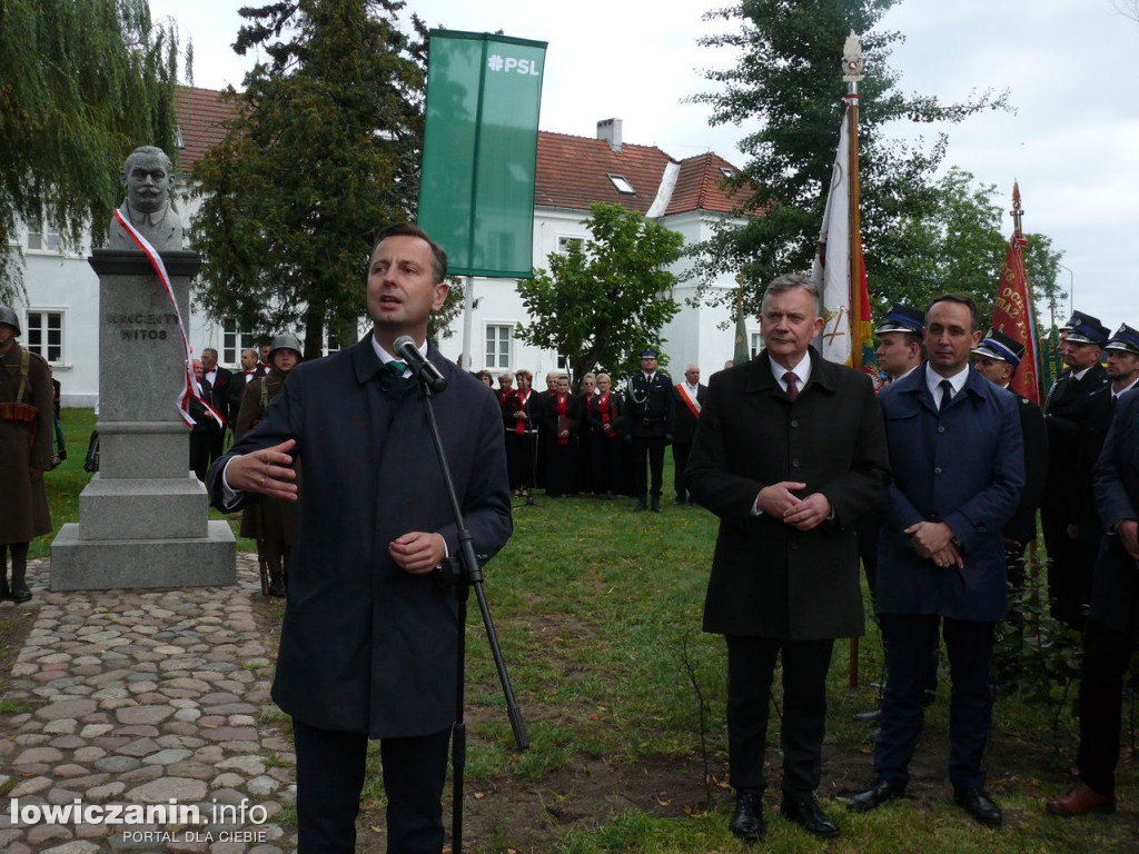 Główni politycy PSL na odsłonięciu pomnika Witosa