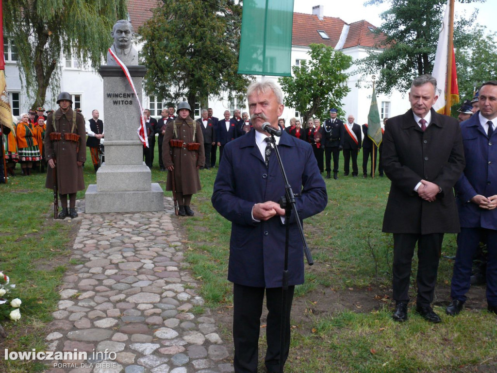 Główni politycy PSL na odsłonięciu pomnika Witosa