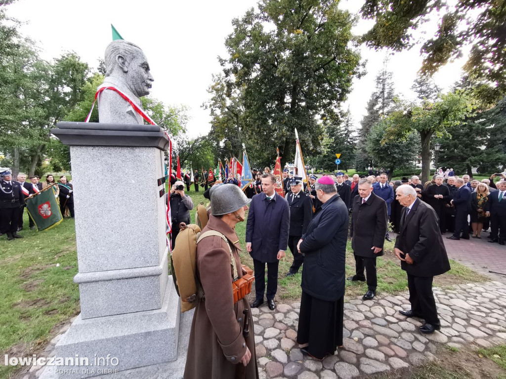 Główni politycy PSL na odsłonięciu pomnika Witosa