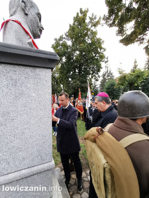 Główni politycy PSL na odsłonięciu pomnika Witosa
