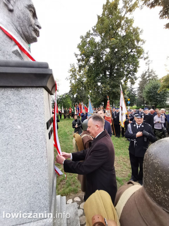 Główni politycy PSL na odsłonięciu pomnika Witosa