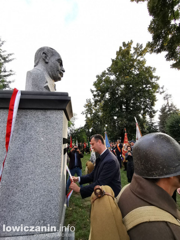 Główni politycy PSL na odsłonięciu pomnika Witosa