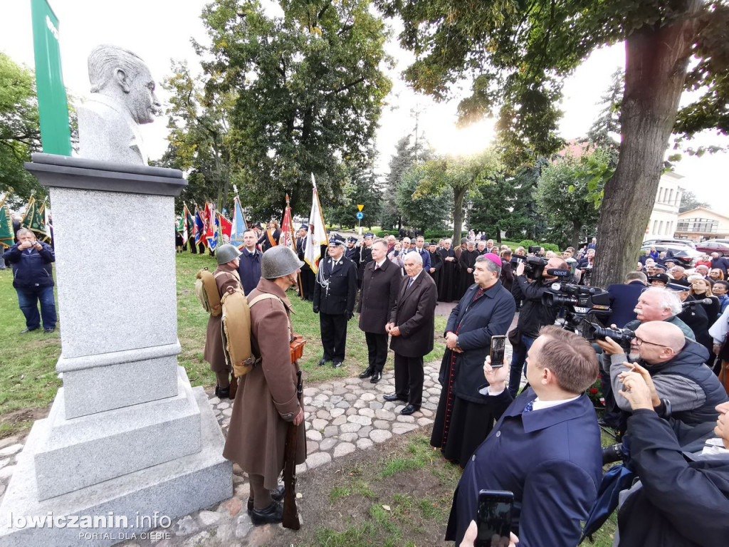 Główni politycy PSL na odsłonięciu pomnika Witosa
