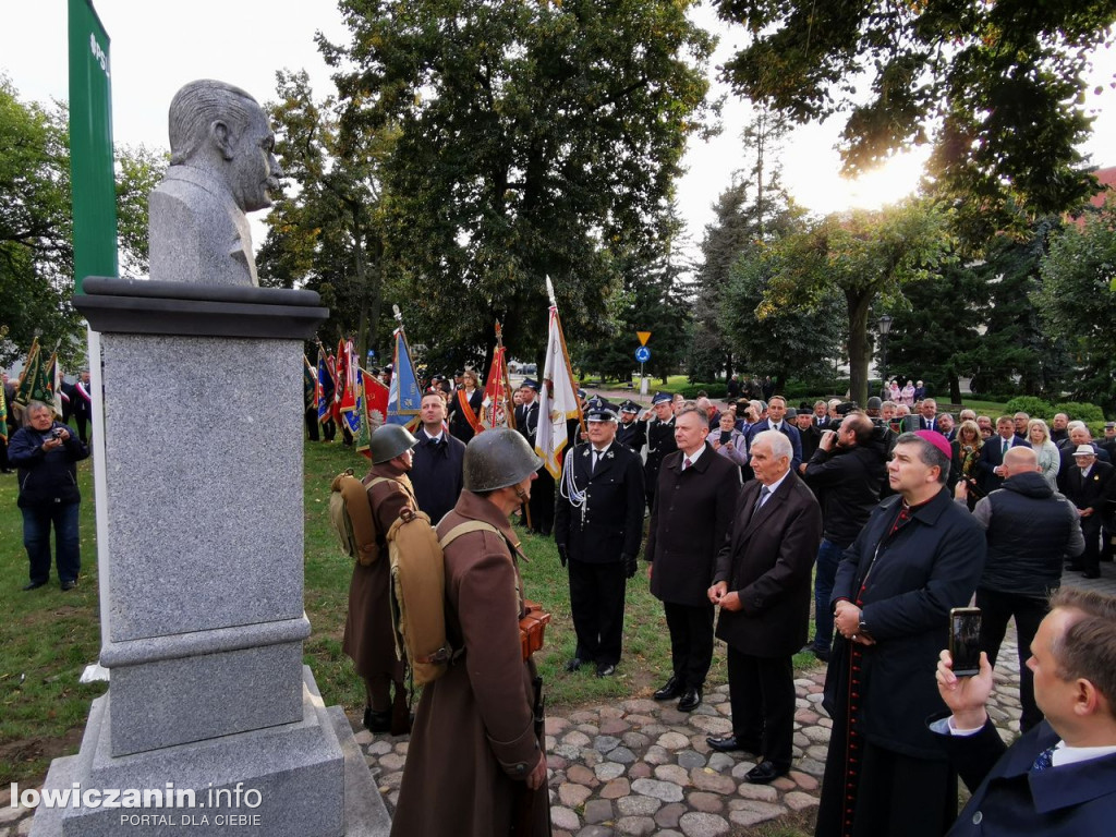 Główni politycy PSL na odsłonięciu pomnika Witosa