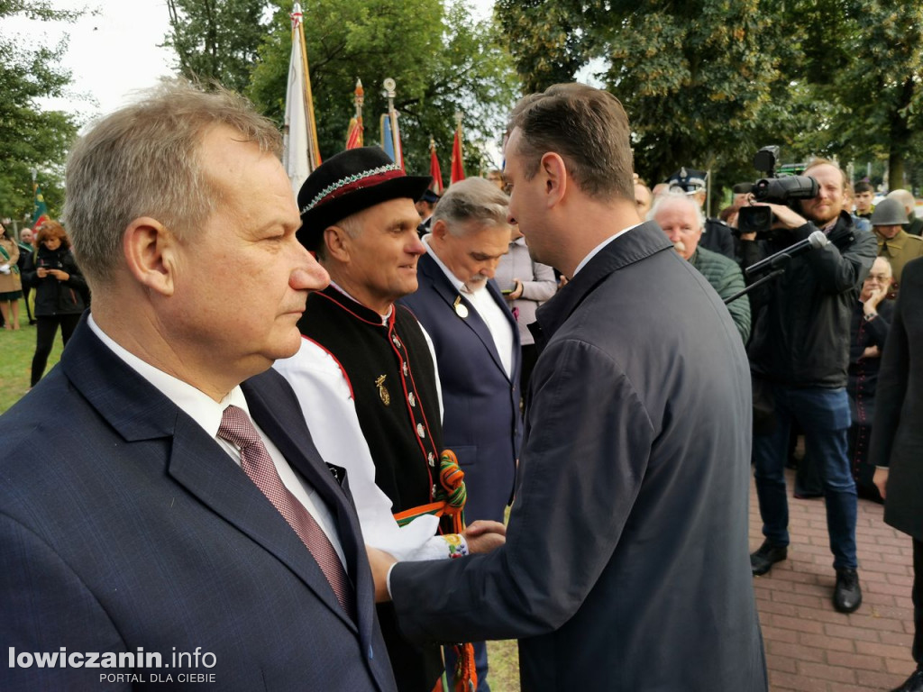 Główni politycy PSL na odsłonięciu pomnika Witosa